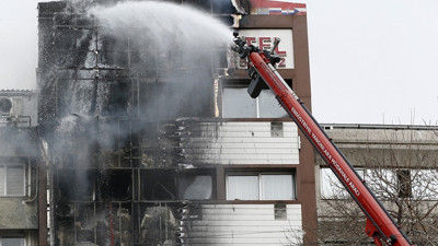 İzmir'de otelde yangın paniği! 3 kişi camdan atladı