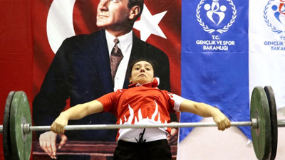 "Kızlardan da halterci olabileceğini gösterdim"