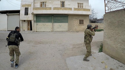 Afrin ilçe merkezi sınırları içine girildi