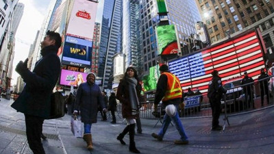 ABD'de istihdam beklentiyi aştı, ücretler geriledi