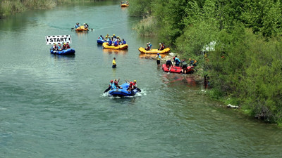 Dünya şampiyonu raftingciler zirveyi bırakmak istemiyor