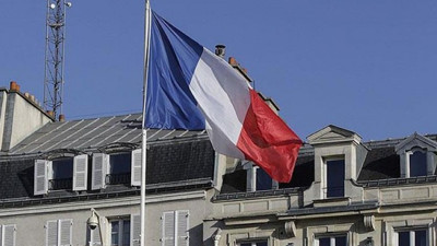 "Fransa'daki grevler ekonomiyi etkiliyor"