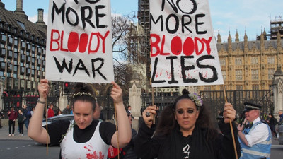İngiltere'de Suriye operasyonu protestosu
