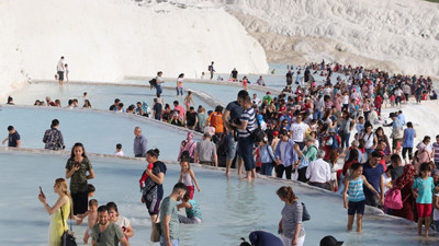 Pamukkale'yi 2 saate 7 bin kişi ziyaret etti