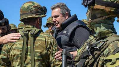 Yunan Savunma Bakanı'ndan "bayrak" açıklaması