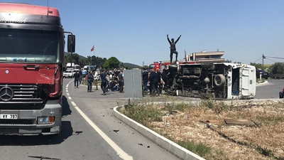 Askerleri taşıyan minibüs TIR'la çarpıştı: 25 yaralı