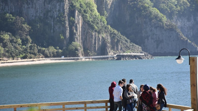 80 milyon yıllık lav sütunlarına ziyaretçi yoğunluğu