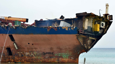 Bozcaada'nın 'davetsiz misafiri' inşaat demiri olacak