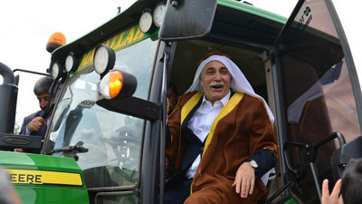 Bakan Fakıbaba aba giydi, hasat yaptı
