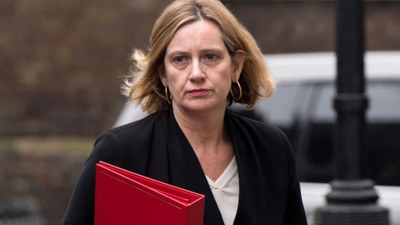 İngiltere İçişleri Bakanı istifa etti