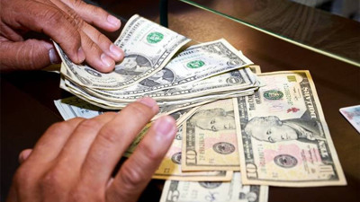 Dolar zirveden inmiyor