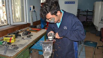 Fabrika gibi okulun şanslı öğrencileri