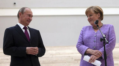 Putin ve Merkel İran'ı görüştü