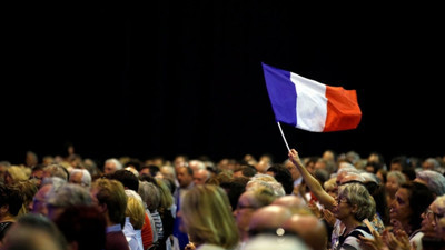 Fransa'da grevlerin ekonomiye etkisi büyüyor