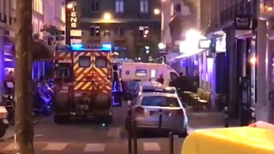 Paris'te yayalara bıçaklı saldırı: 1 ölü