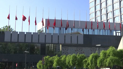 Milli yas nedeniyle bayraklar yarıya indi