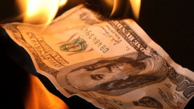 Dolar ve euro durmuyor