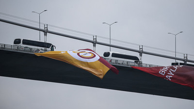 Şampiyonun bayrağı Boğaz'da dalgalanıyor