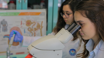 Liselilerin 'mikro akışkan çip'i ödüle doymuyor