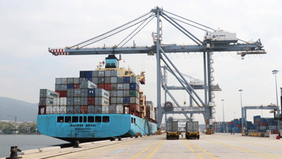 Parmaklarının ucunda 'dünyanın yükü'nü taşıyorlar