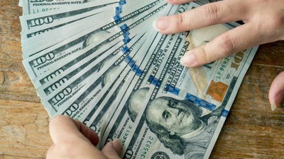 Dolarda yatay açıldı