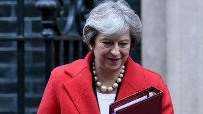 İngiltere'de hükümet, istifalar ve Brexit nedeniyle köşeye sıkıştı