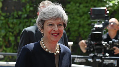 İngiltere'de iktidar, yerel seçimde beklenen kaybı yaşamadı