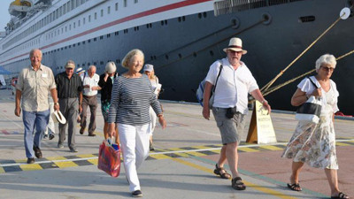 "Türkiye'ye 3 milyon İngiliz turist gelmesini bekliyoruz"