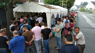 Almanya ve Avusturya'da seçime yoğun ilgi
