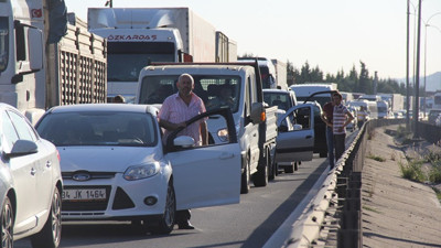 TEM’de 5 araç birbirine girdi, 10 kilometre kuyruk oluştu