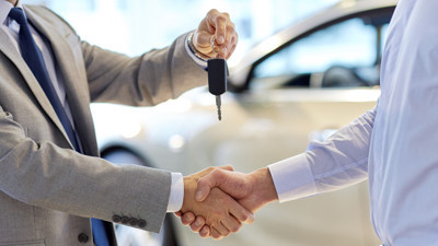 Yeterlilik belgesi olmayan araba alıp satamayacak