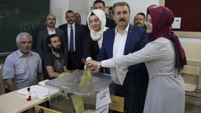 BBP Genel Başkanı Destici oyunu kullandı