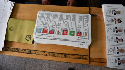 Oy pusulalarını saklamaya çalışan müşahit hakkında işlem