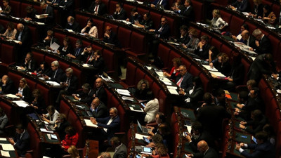 İtalya'nın "değişim hükümeti" bugün parlamentodan destek isteyecek