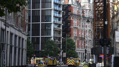 Londra’da 12 katlı otelde yangın