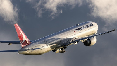 Motoruna kuş çarpan uçak Trabzon Havalimanı'na acil iniş yaptı