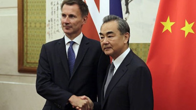 İngiliz Bakandan Çin'de gaf