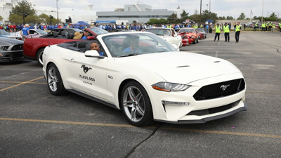 10 milyonuncu Ford Mustang banttan indi