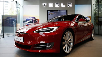 Tesla, "borsadan çekilme" için komisyon kurdu