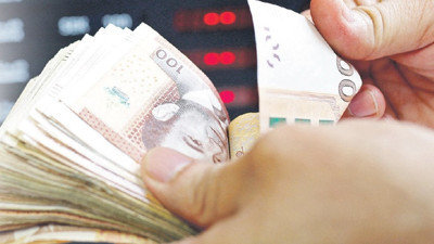 Gelişen ülkelerde parayı savunma harekatı!