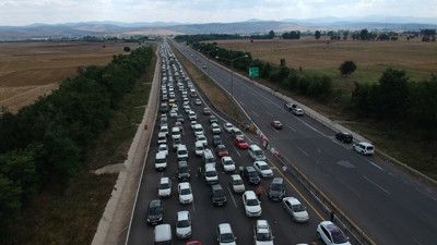 Anadolu Otoyolu'nda 30 kilometrelik araç kuyruğu