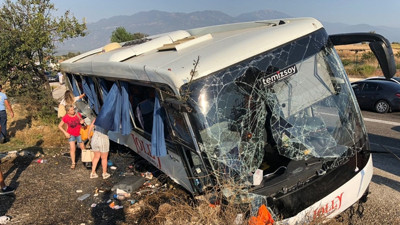 Tur otobüsü şarampole devrildi: 20 yaralı