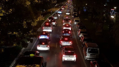 Dönüşler başladı, İstanbul yolu kilitlendi