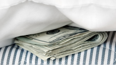 Milyonerler yatırımı dövize yaptı