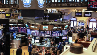 Borsa, satıcılı açıldı