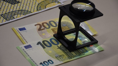 ECB, yeni 100 ve 200'lük euro banknotları tanıttı