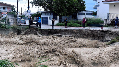 Yunanistan 'Zorba' ile mücadele ediyor