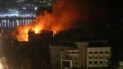 Basra'da İran Başkonsolosluğu yakıldı