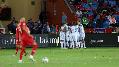 Milliler evinde Rusya'ya 2-1 kaybetti