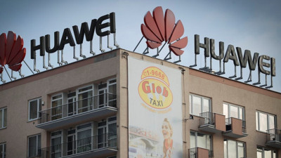 Huawei, casusluktan gözaltına alınan yöneticisini kovdu
